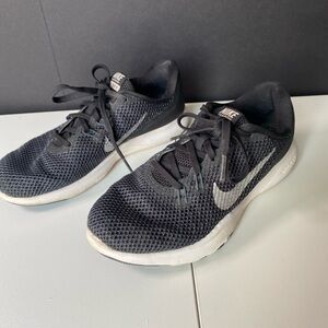Size 5 womens Black Nike shoes, Training Flex TR7, Black Nike Sneakers